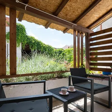 Tea Apartment *